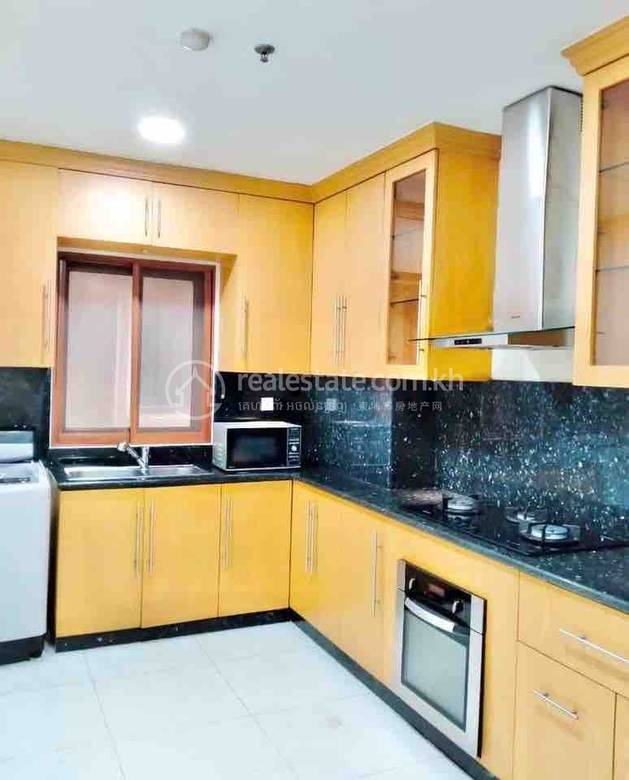 3 Bedrooms Serviced Apartment For Rent for $1,400