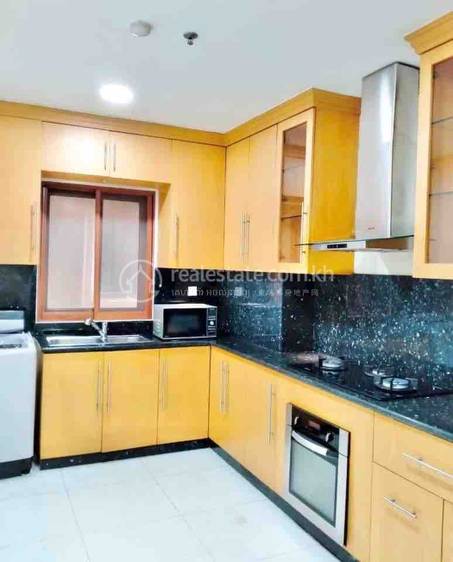 3 Bedrooms Serviced Apartment For Rent for $1,400