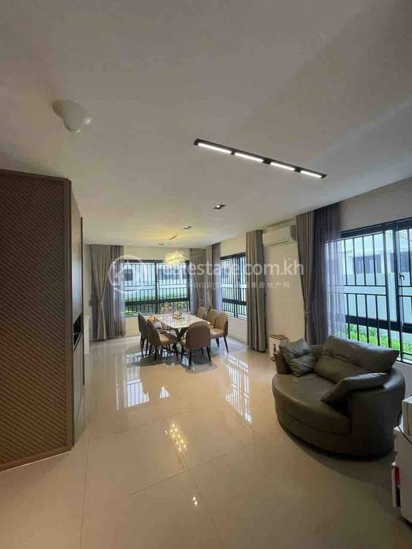 $950,000 Villa