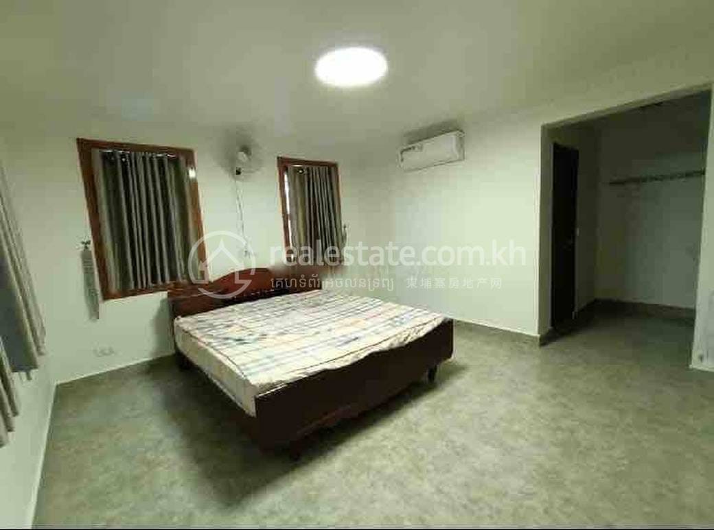 Vila K pronájmu in Tuek L'ak 1, Toul Kork, Phnom Penh