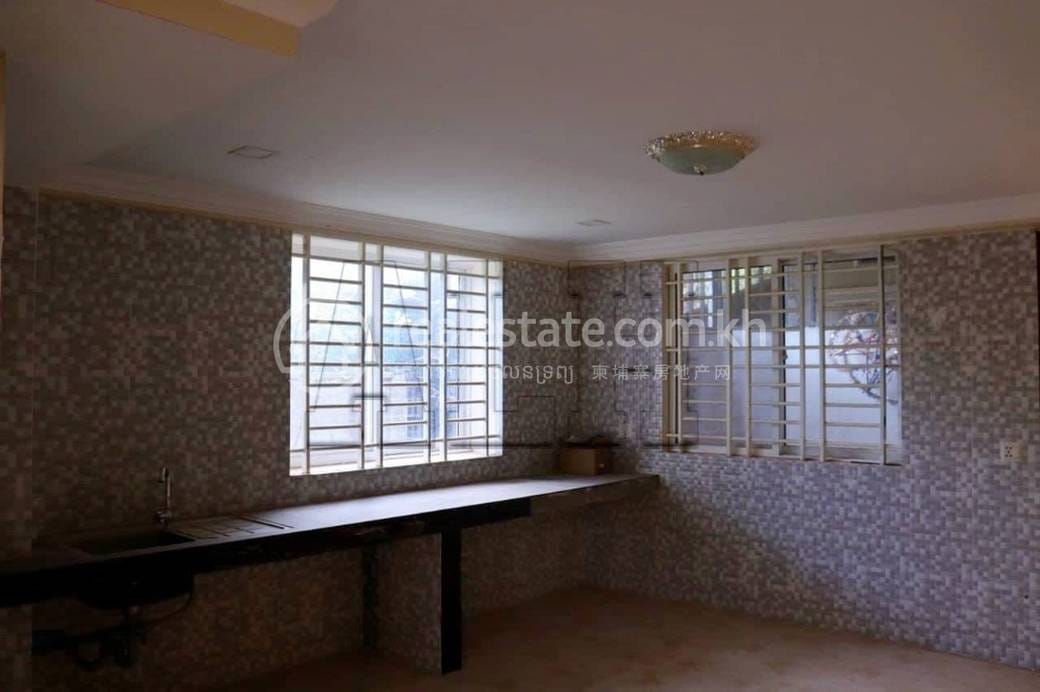 Sala Kamraeuk House and lot For Rent in Sala Kamraeuk