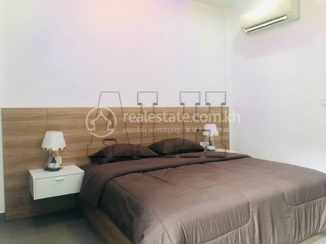 វីឡា សំរាប់ជួល មានកន្លែងចតរថយន្ត 1