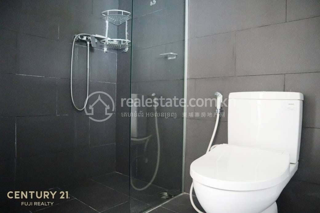 Condo For Sale with 1 Parking Space