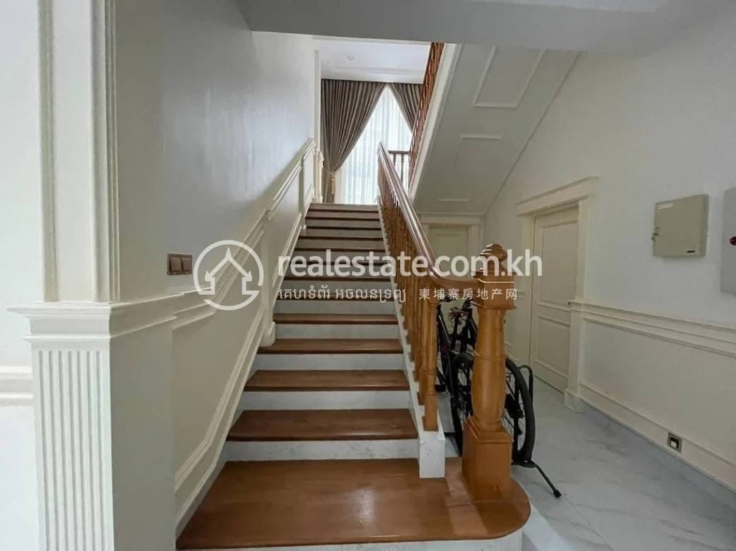Nirouth Villa For Sale in Nirouth