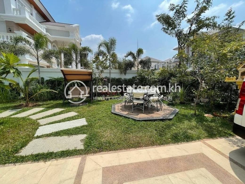 Villa For Sale in Chbar Ampov $1,500,000