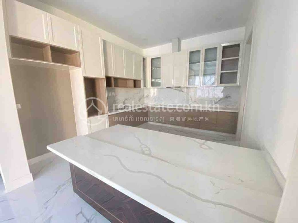 $12,000 Villa