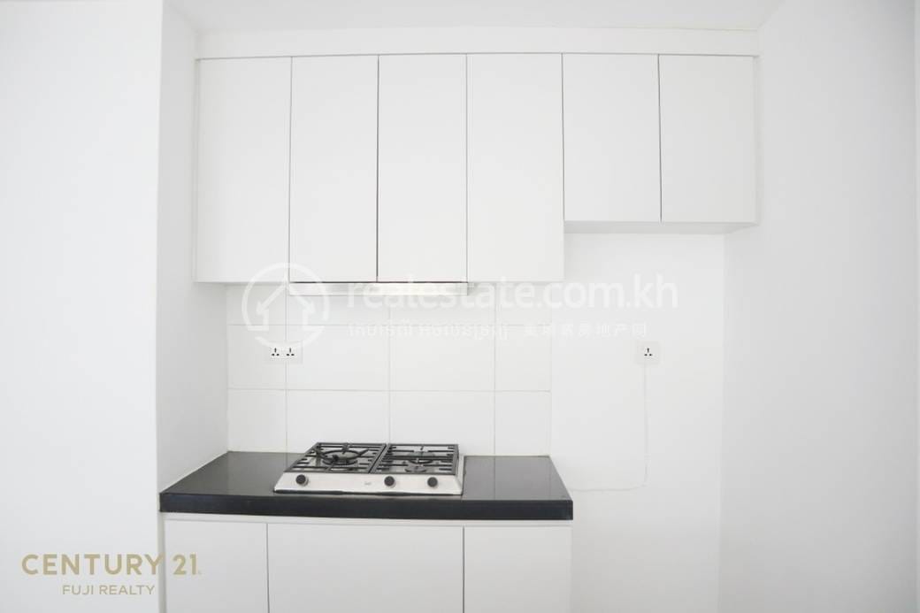 Condo For Sale in Por Sen Chey $130,000
