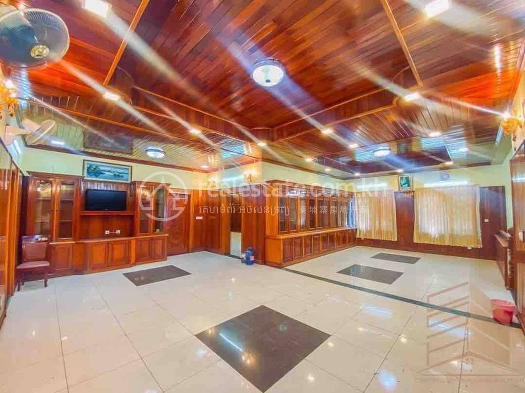 320 sqm Living Size Vila K pronájmu in 7 Makara