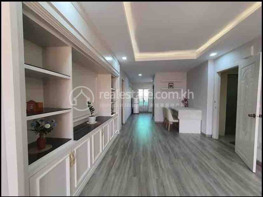 Apartmán se službami K pronájmu with 1 Parking Space