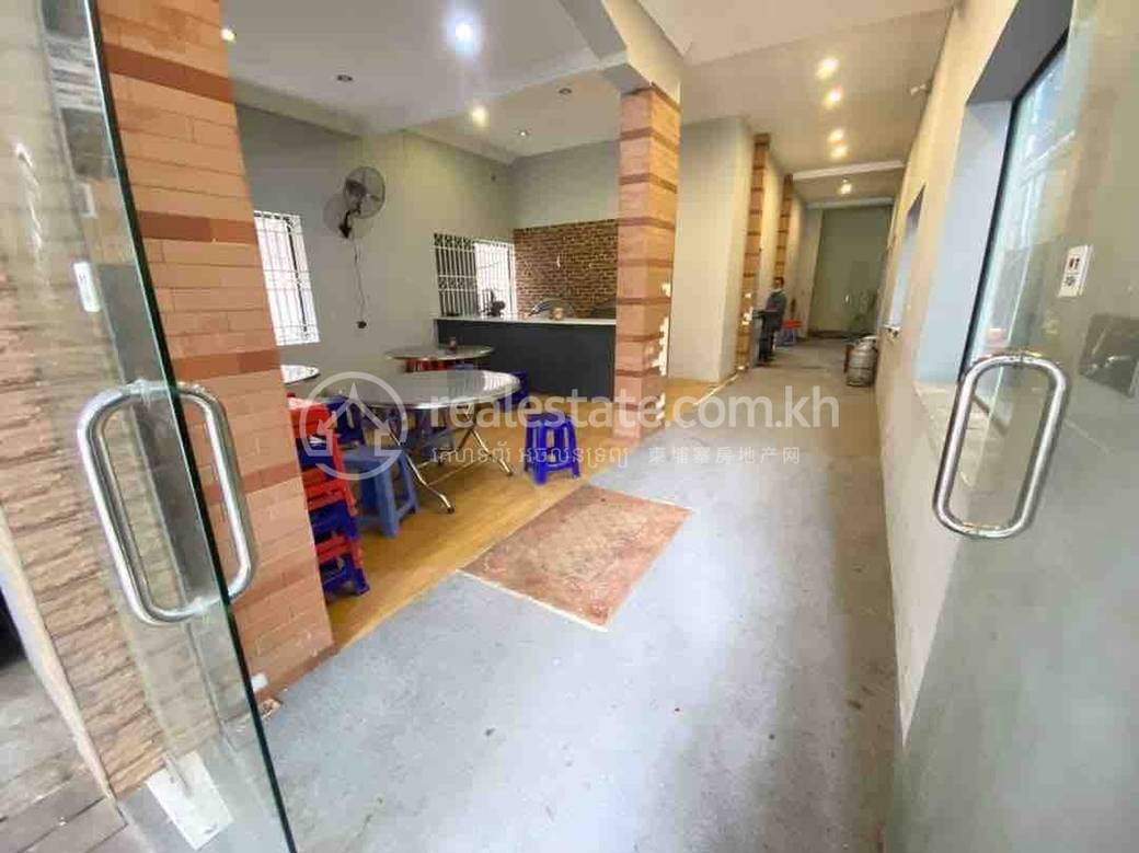 BKK 1 Shophouse For Rent in BKK 1