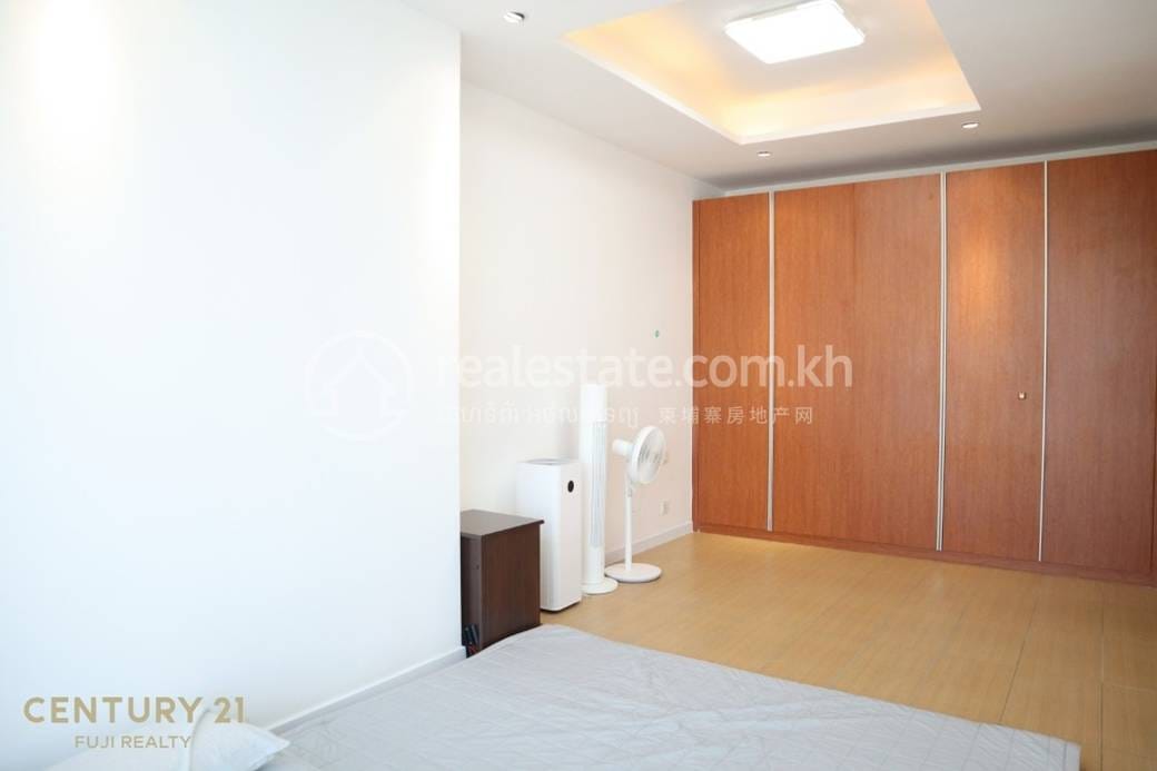 The Penthouse Residence | Condo Na prodej in Chamkarmon $290,000