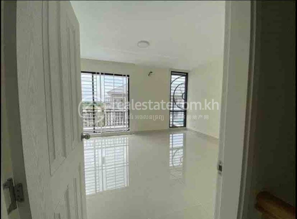 វីឡាភ្លោះ តម្លៃ $800