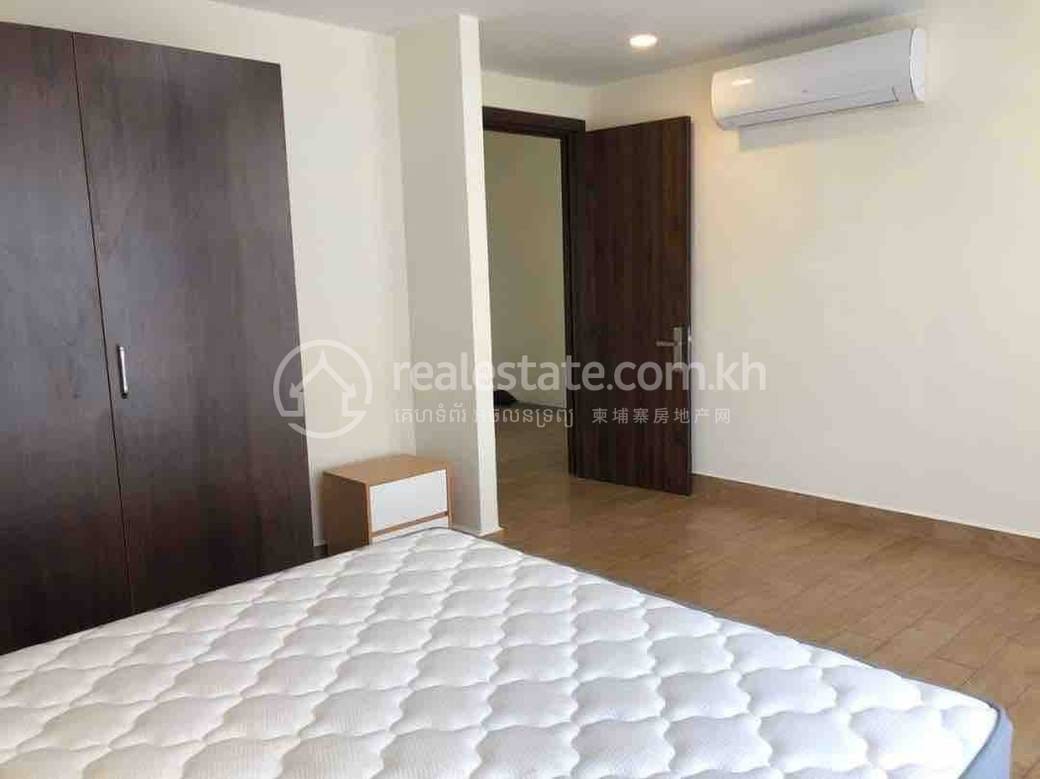 Villa For Rent with 2 Parking Space