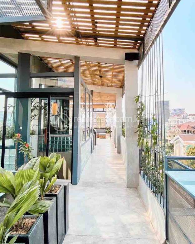 Апартаменты с Обслуживанием Для Аренды in Chamkarmon $1,400