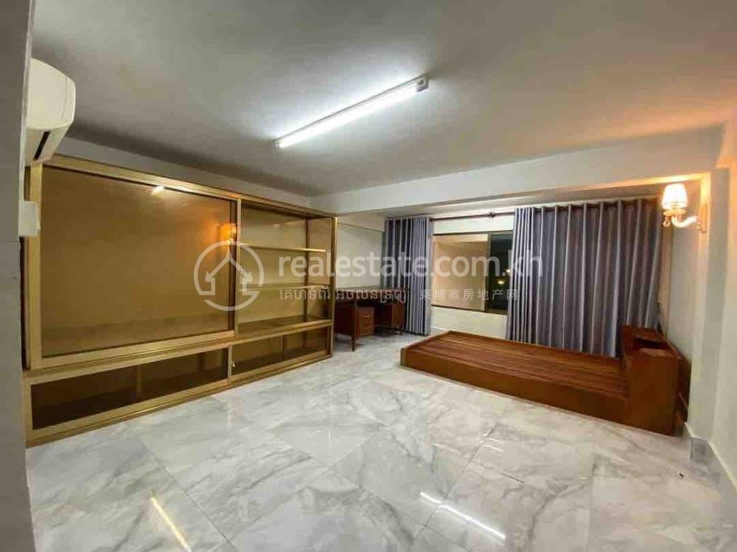 224 sqm Living Size Shophouse K pronájmu in Chamkarmon