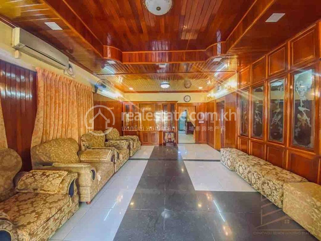 $3,000 Vila