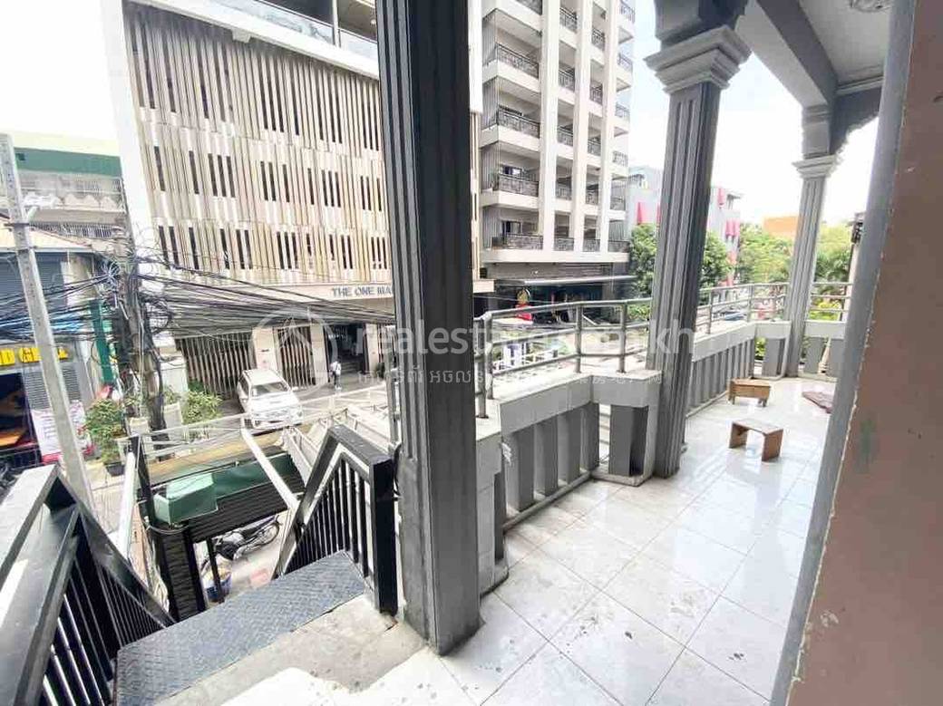 BKK 1 Shophouse For Rent in BKK 1