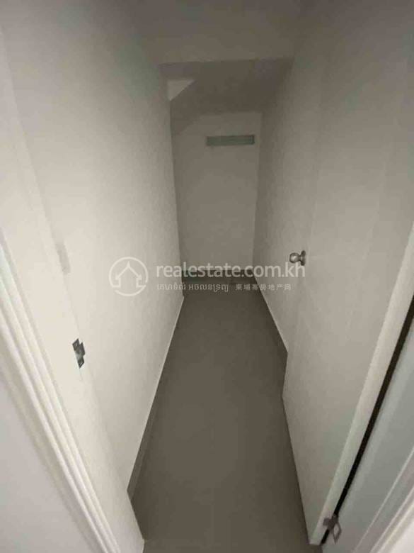 Chbar Ampov店屋出租，价格$6,000