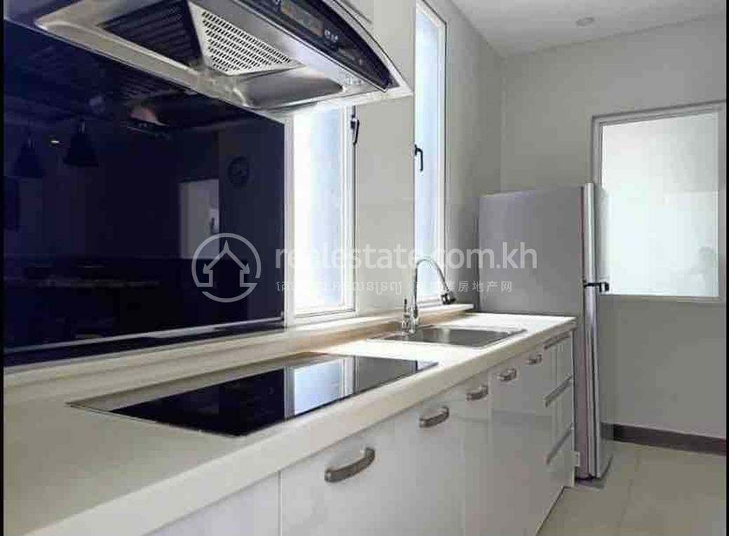 Apartment For Rent with 1 Parking Space