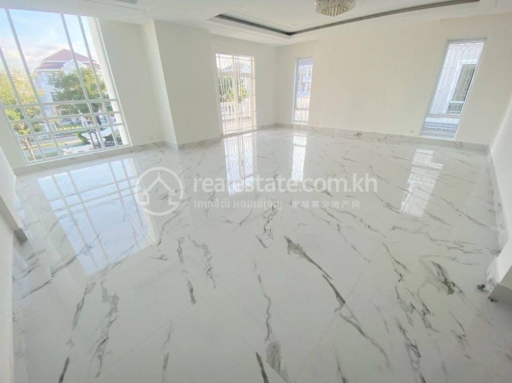 7 Bedrooms Villa For Sale for $2,450,000