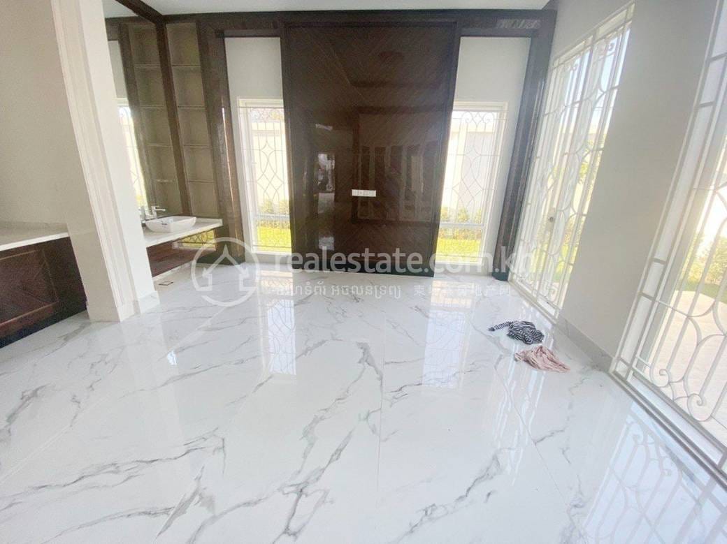 Nirouth Villa For Sale in Nirouth