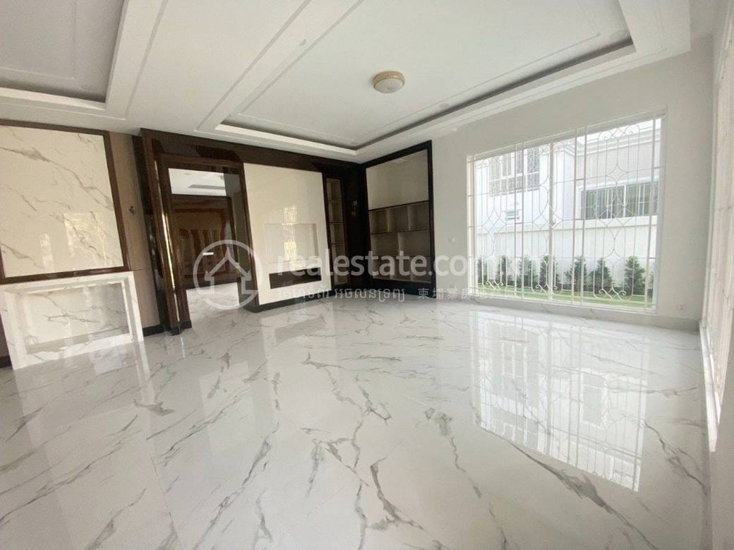 Villa For Sale in Chbar Ampov $2,450,000