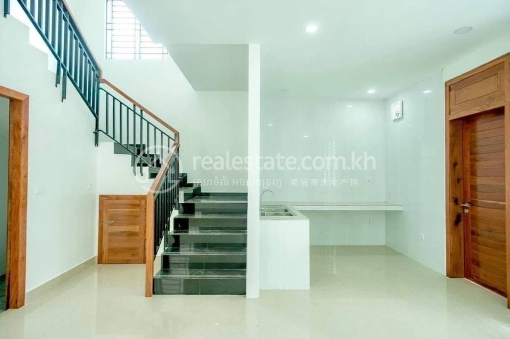 Borei Somadevi Angkor | Vila Na prodej with 2 Parking Space