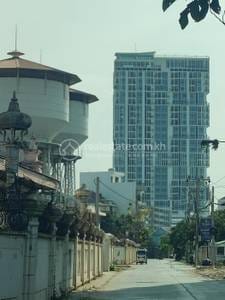 $700 Condo