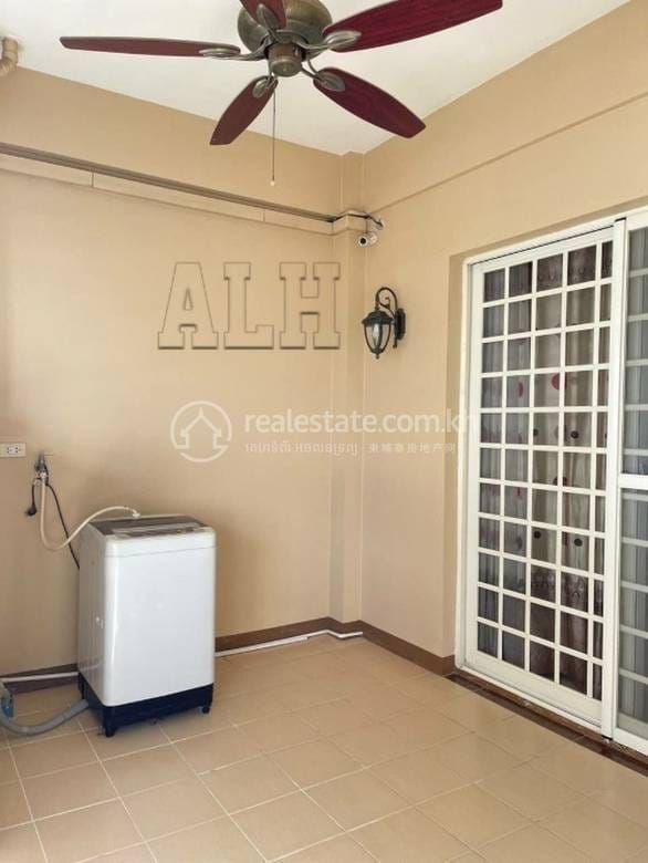 Apartment For Rent in Por Sen Chey $400