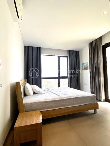 $1,300 Condo