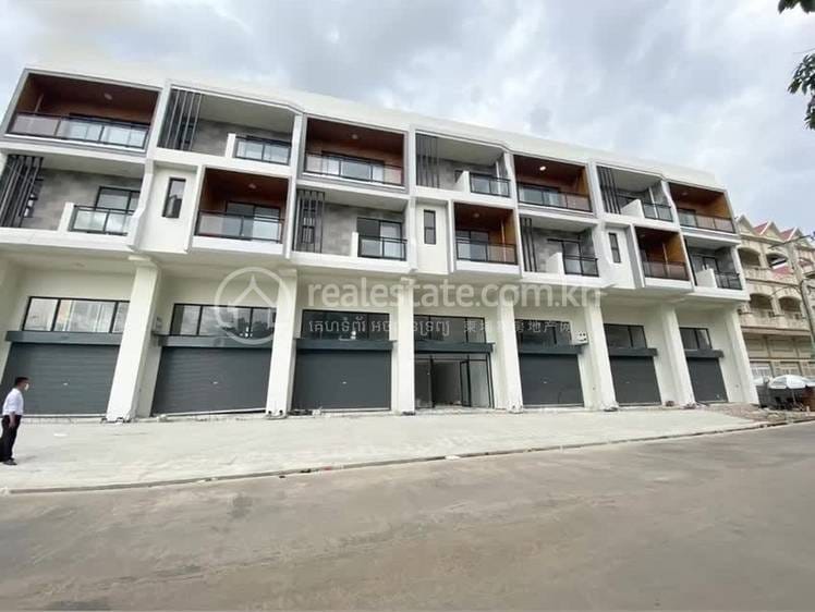 Shophouse Na prodej with 1 Parking Space