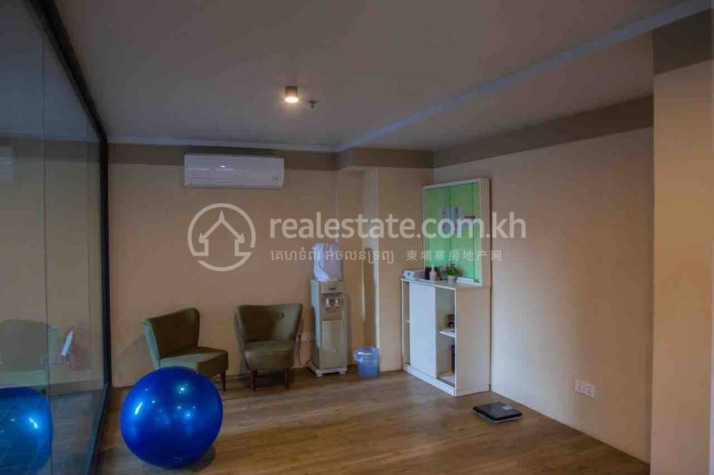 60 sqm Living Size Apartment For Rent in Daun Penh