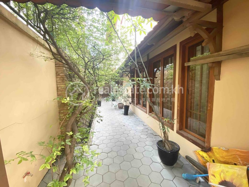313 sqm Living Size Vila K pronájmu in Boeng Keng Kang