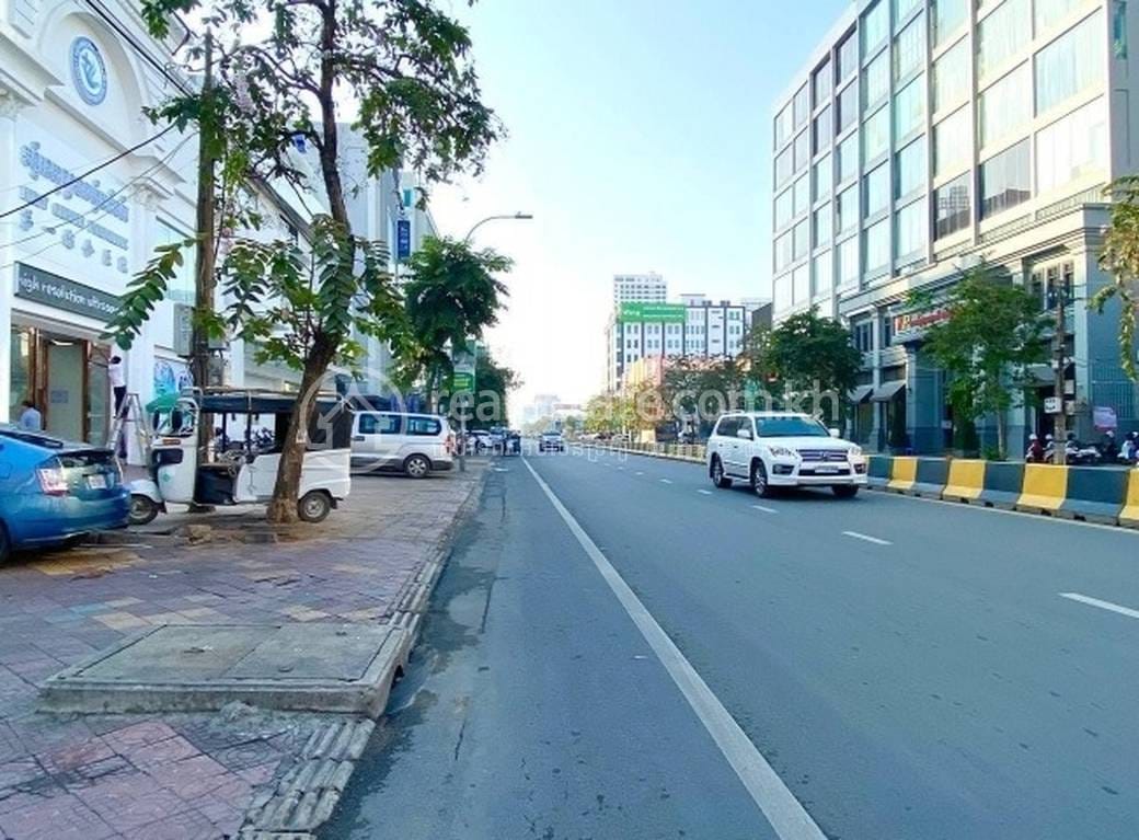 BKK 1 Dom z lokalem handlowym Na sprzedaż w BKK 1
