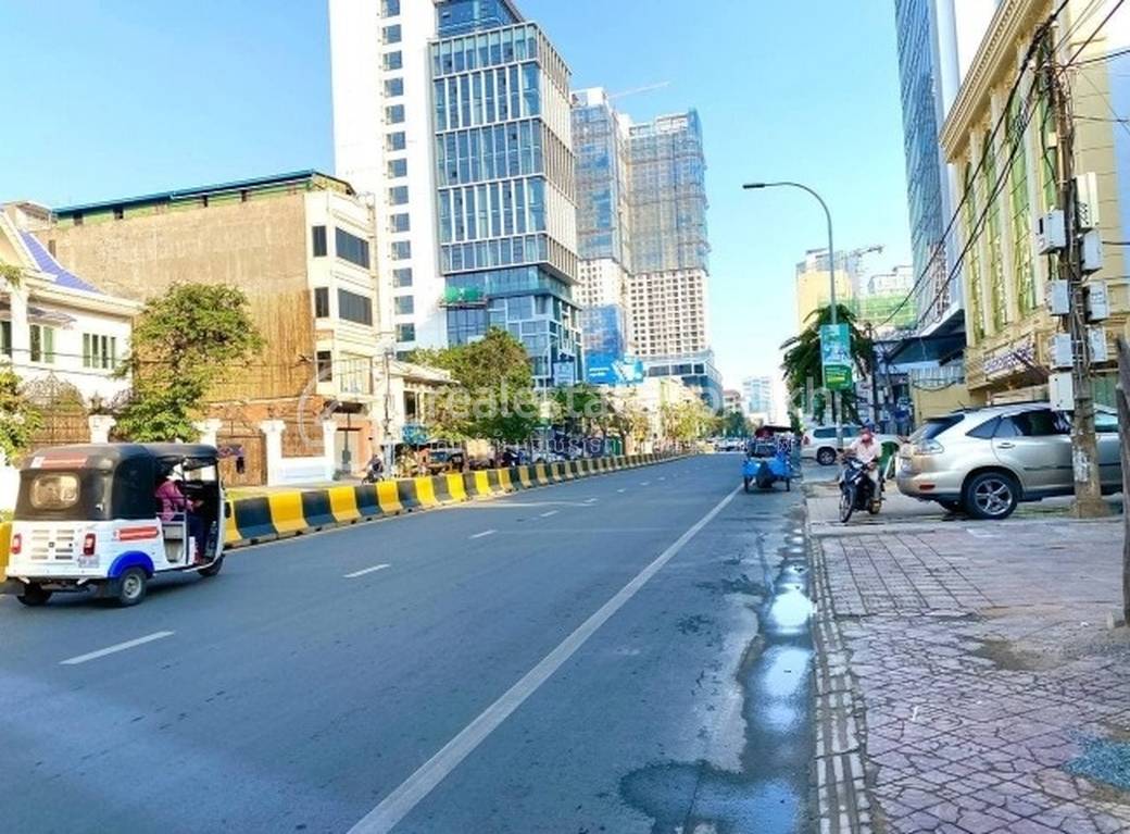 Boeng Keng Kang Dom z lokalem handlowym Na sprzedaż w Boeng Keng Kang