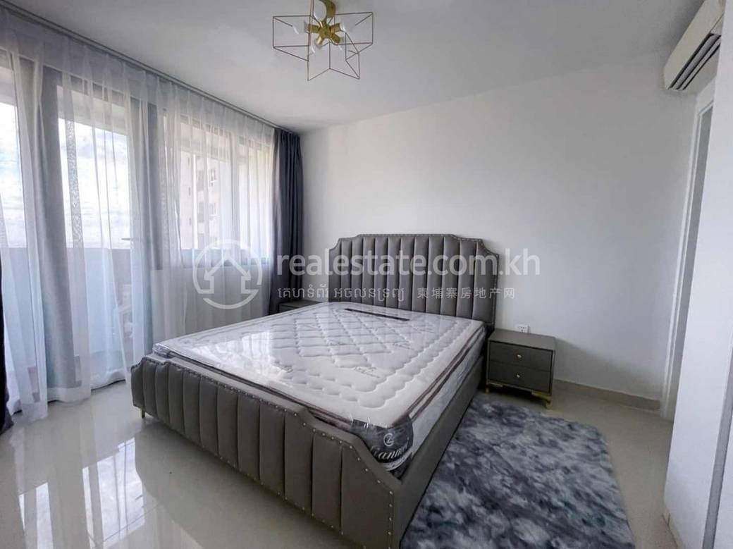 $1,400 Flat
