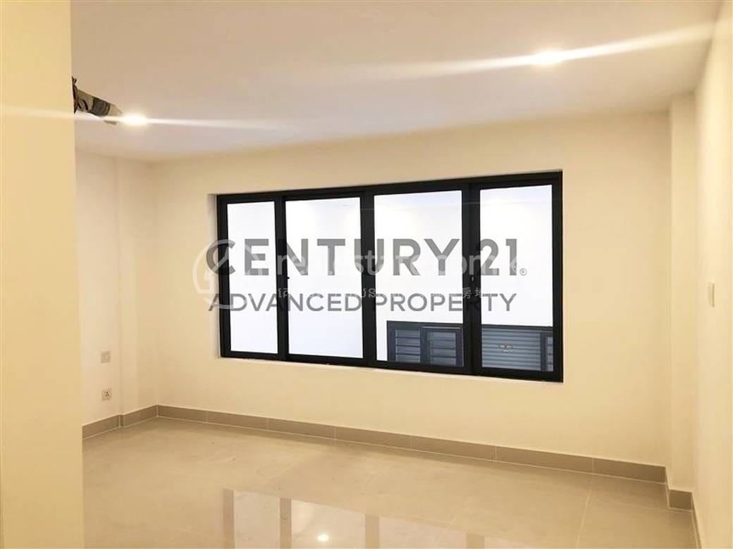 Shophouse Na prodej in Por Sen Chey $135,000