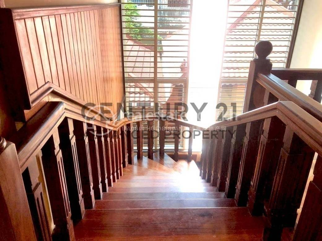 4 Bedrooms Villa For Sale for $1,150,000