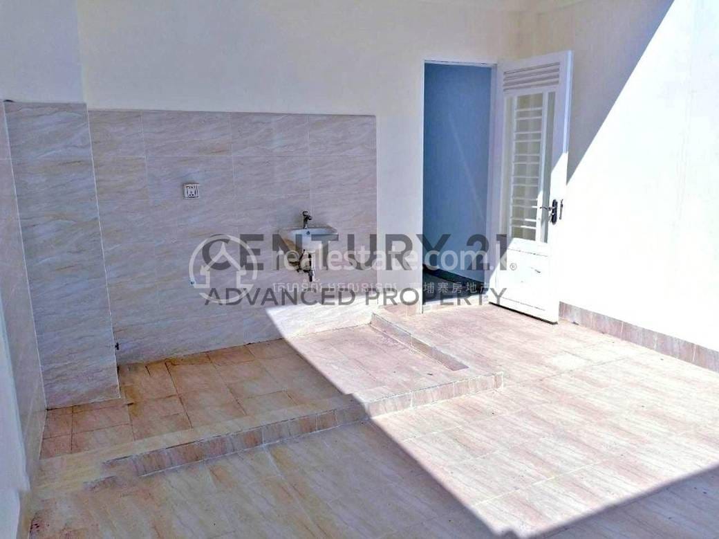 Sen Sok店屋出售，价格$349,000