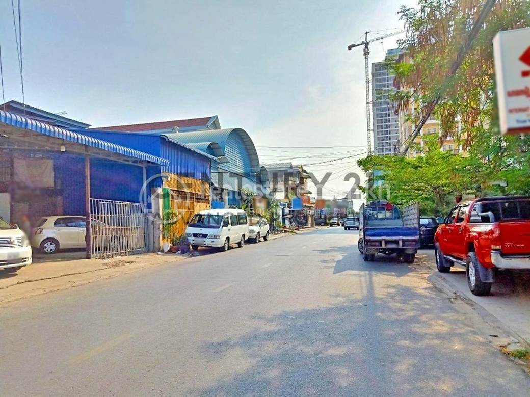 Toul Kork Entrepôt À vendre à Phsar Depou I Toul Kork $1,560,000