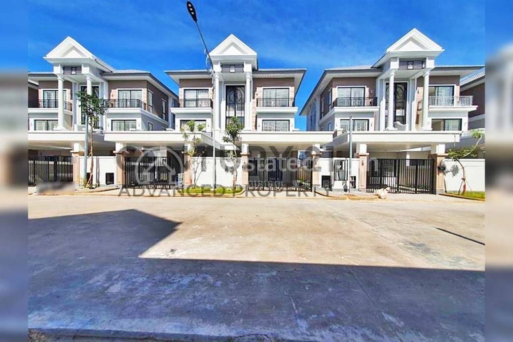 วิลล่าแฝด สำหรับขาย ใน Chbar Ampov $315,000