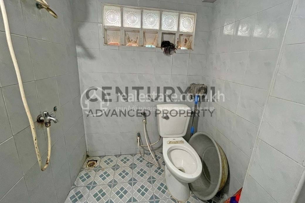 6 Bedrooms Flat House Na prodej for $280,000