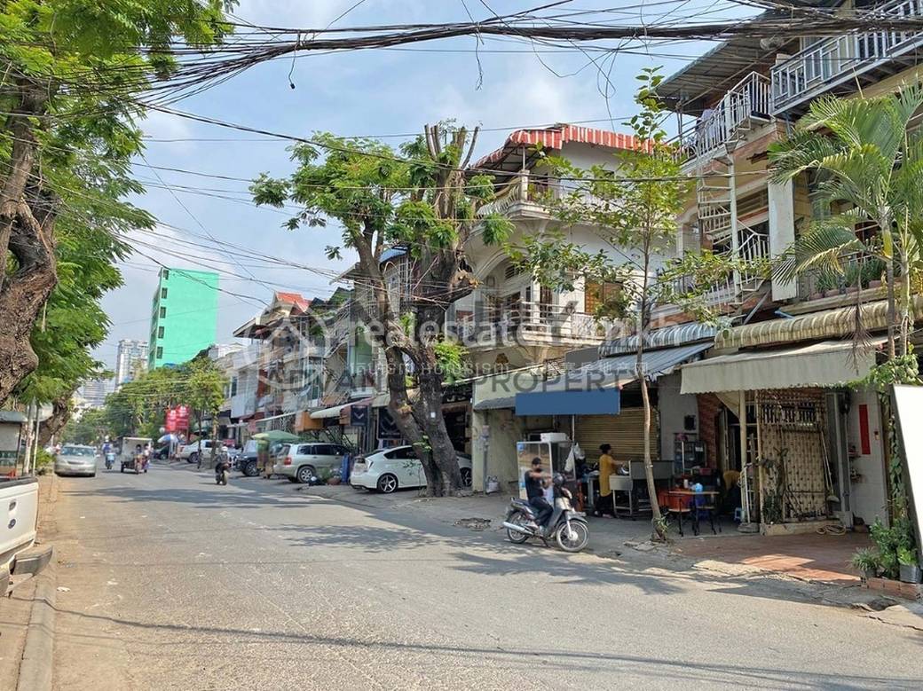 Chamkarmon Flat For Sale in Chamkarmon