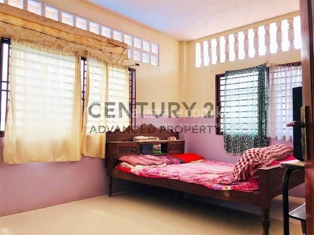 8 Bedrooms Flat For Sale for $180,000