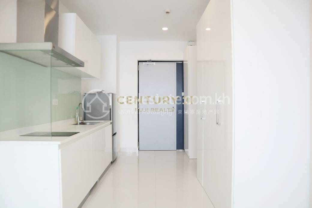 J Tower Condo | Condo For Sale with 1 Parking Space