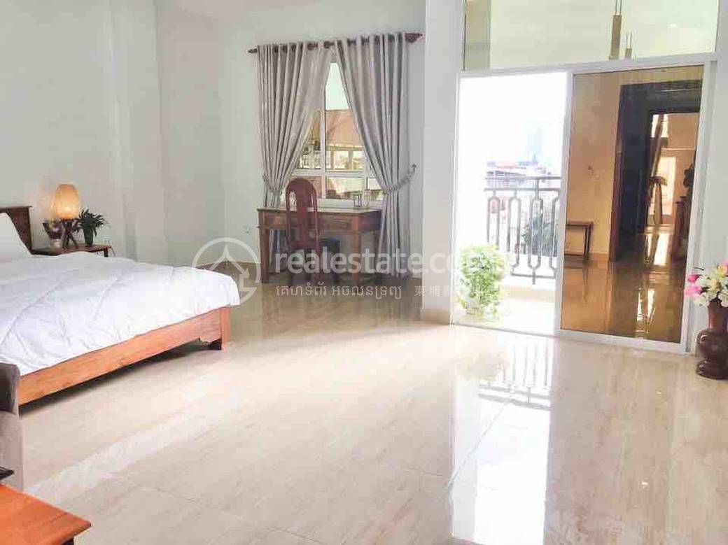 ផ្ទះល្វែង តម្លៃ $400