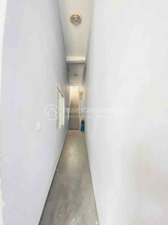 $6,000 Flat House