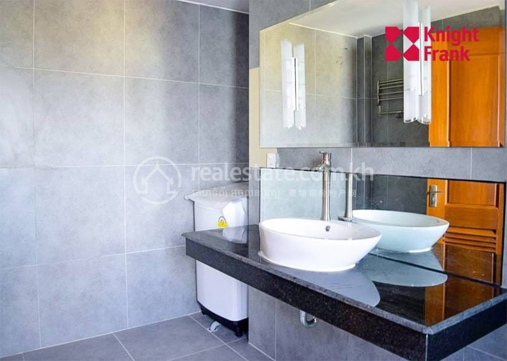 2 Bedrooms Apartmán K pronájmu for $1,000