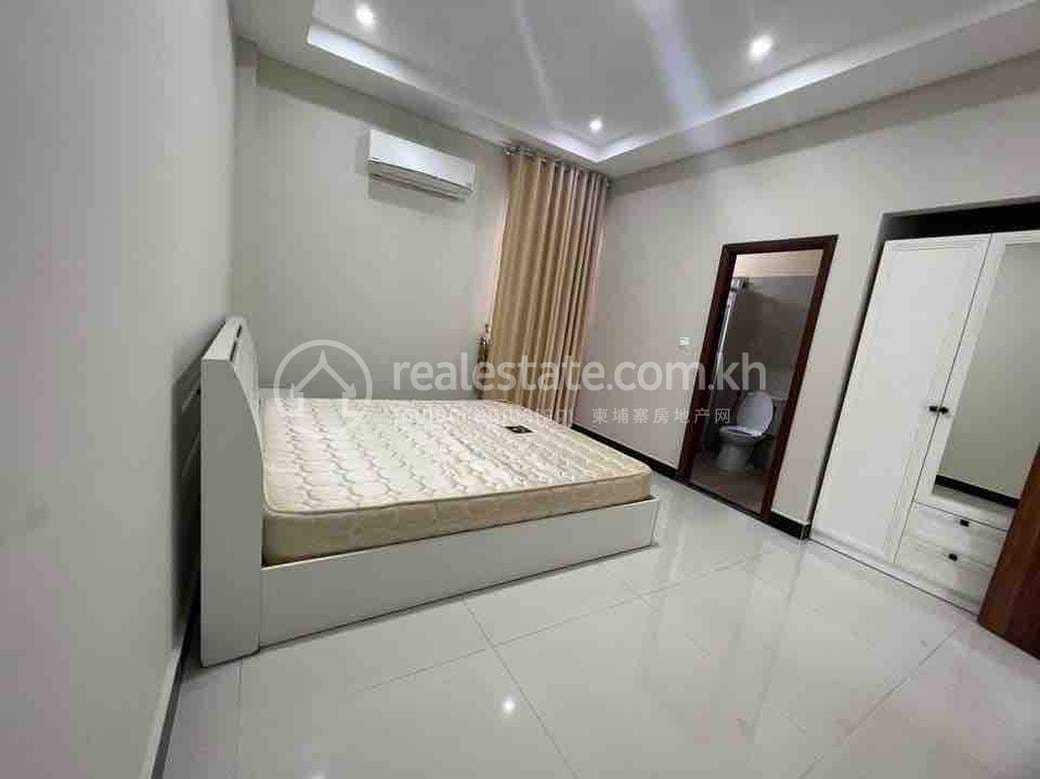 Villa For Rent with 2 Parking Space