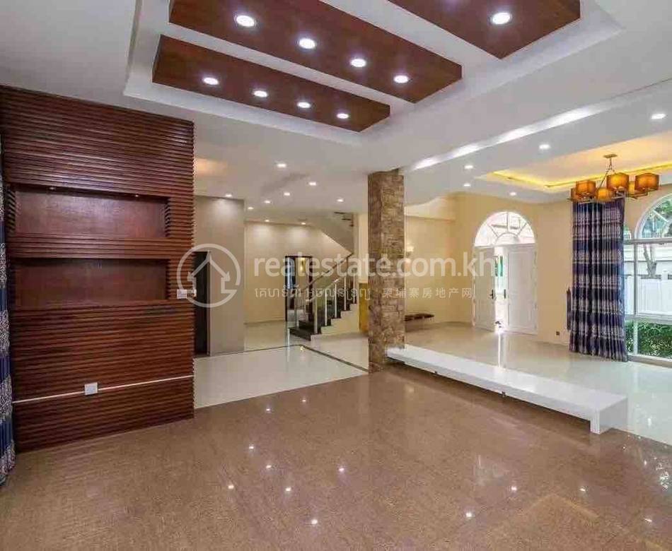 วิลล่า สำหรับเช่า ใน Chamkarmon $6,500